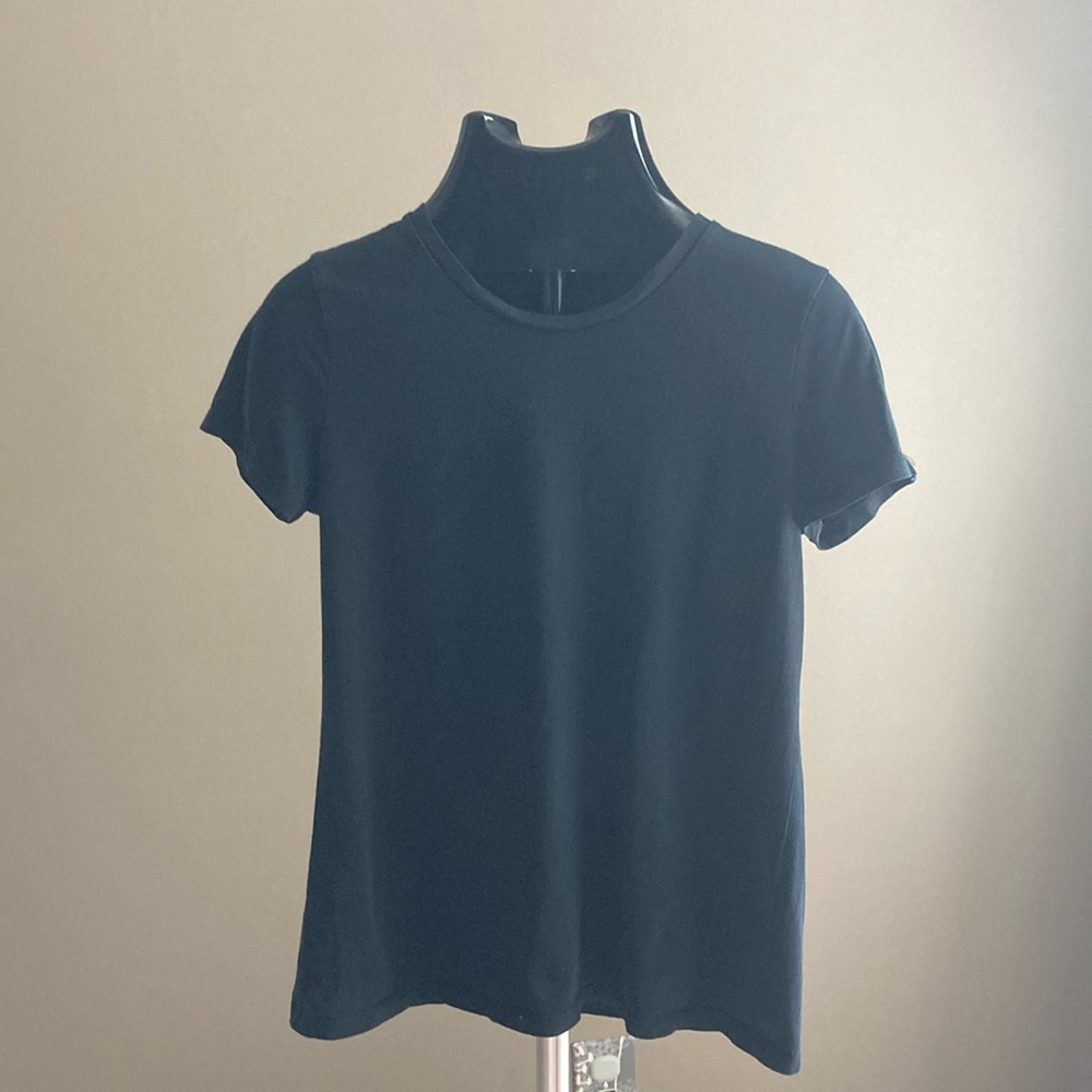 Banana republic basic black tee fair used condition